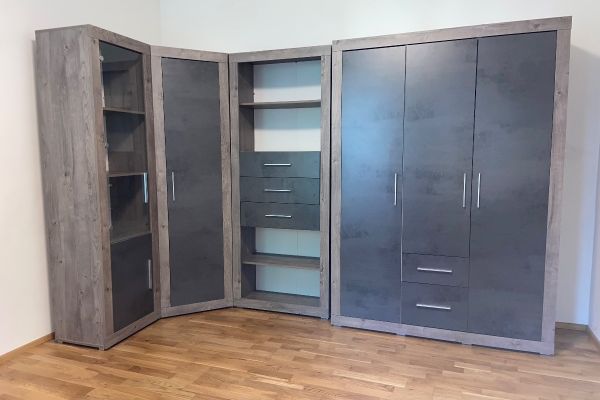 Kleiderschrank