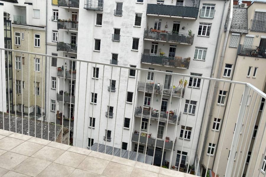 Schönes 15m2 Zimmer mit großem, eigenem Balkon im 5. Bezrik - Bild 5