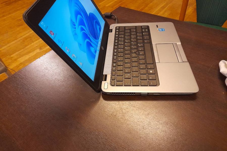 HP EliteBook 820 G2 13 Zoll Bildschirm 8 GB RAM 250 Gigabyte Festplatt - Bild 2