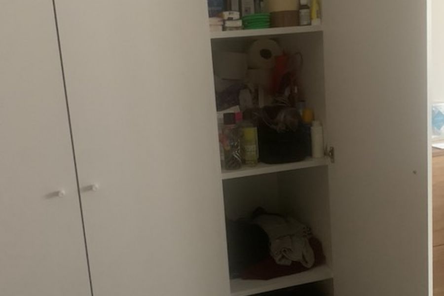 Weisser Schrank mit drei Türen im perfekten Zustand zu verkaufen - Kuf - Bild 3