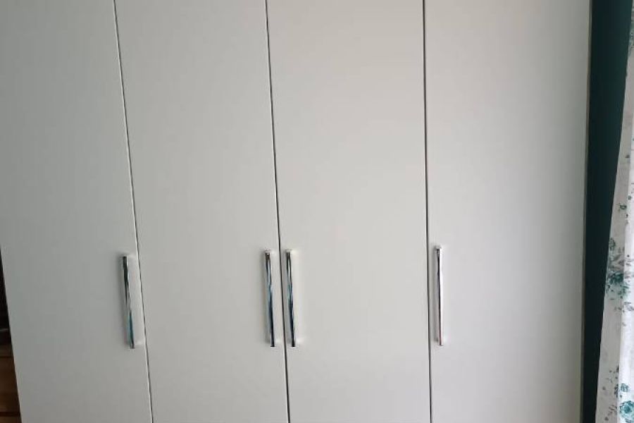 Schrank mit Aufsatz - Bild 1